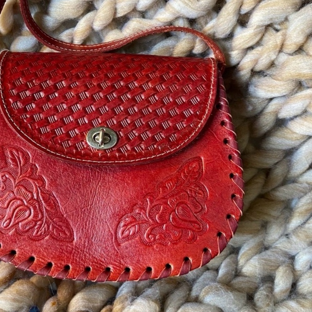 VINTAGE Bag Purse Handmade Latin American Woven Floral Tooled Leather Red